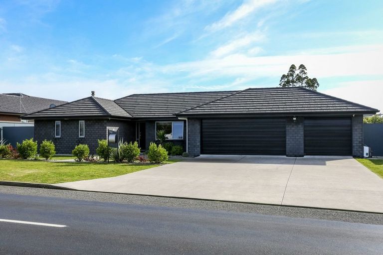 Photo of property in 122 Pohutukawa Place, Waiwhakaiho, New Plymouth, 4312