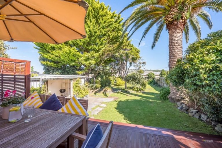 Photo of property in 26 Kapiti Crescent, Titahi Bay, Porirua, 5022