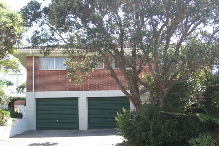 Photo of property in 26 Masterton Road, Rothesay Bay, Auckland, 0630