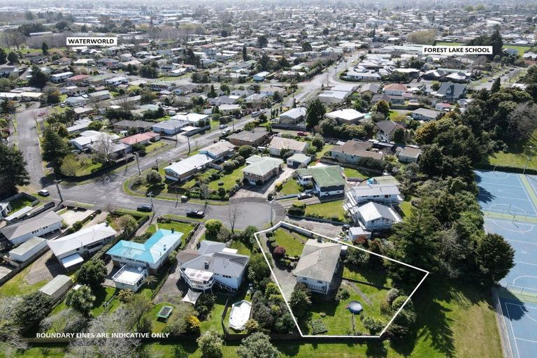 Photo of property in 1 Kingsway Crescent, Forest Lake, Hamilton, 3200