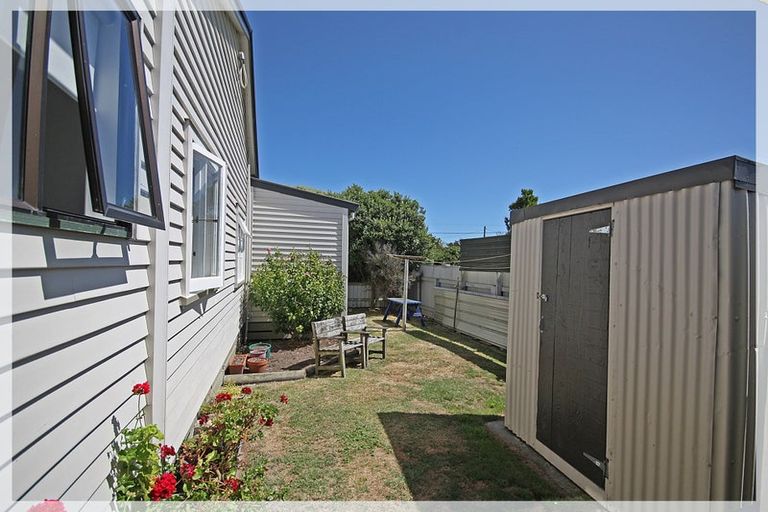 Photo of property in 9 Nuku Street, Tangimoana, 4822