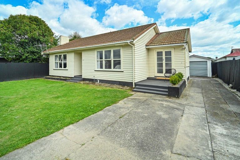 Photo of property in 433 Dalcross Street, Mayfair, Hastings, 4122