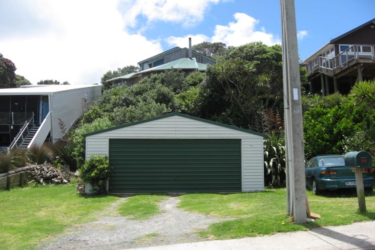 Photo of property in 64 Waitea Road, Muriwai, Waimauku, 0881