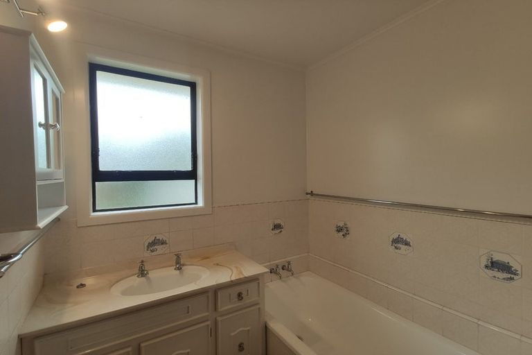 Photo of property in 20 Carole Crescent, Pakuranga, Auckland, 2010