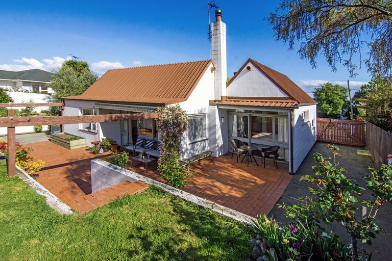 Photo of property in 17 Queen Alexandra Street, Lansdowne, Masterton, 5810