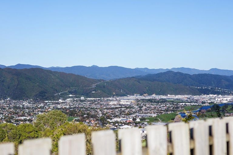 Photo of property in 5 Saint Elizabeth Heights, Normandale, Lower Hutt, 5010