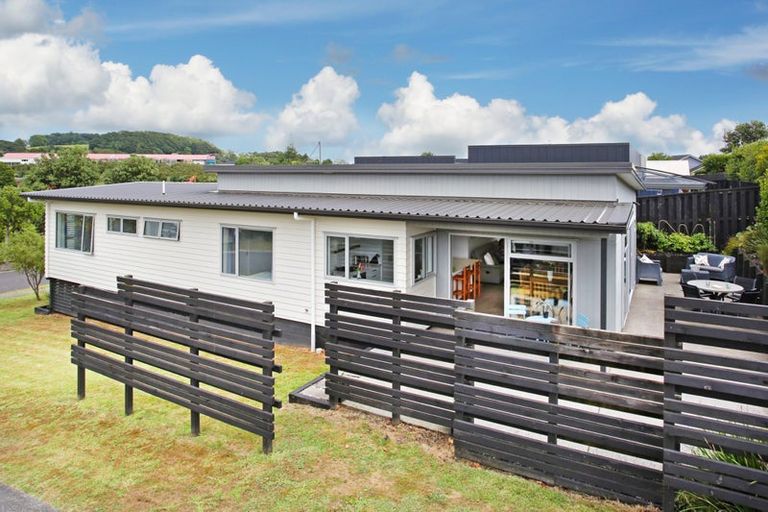 Photo of property in 8 Stockyard Crescent, Pukekohe, 2120