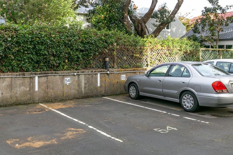 Photo of property in Hobson Court Flats, 58/70 Hobson Street, Thorndon, Wellington, 6011