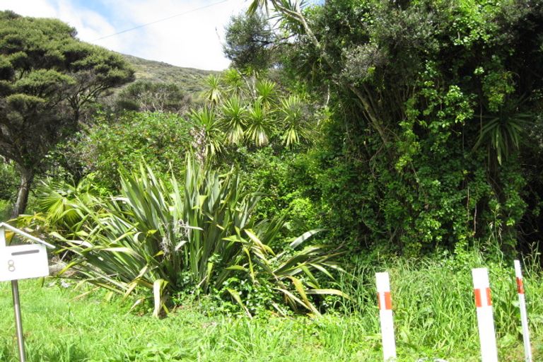 Photo of property in 16 Rayner Road, Piha, 0772