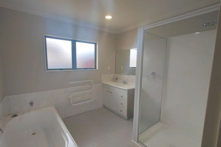 Photo of property in 6 Chadlington Avenue, Henderson, Auckland, 0612