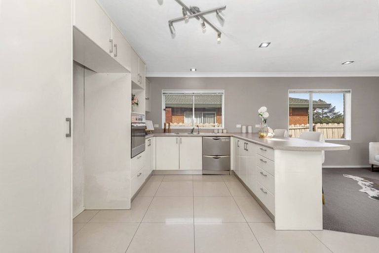 Photo of property in 58 Frank Nobilo Drive, Golflands, Auckland, 2013