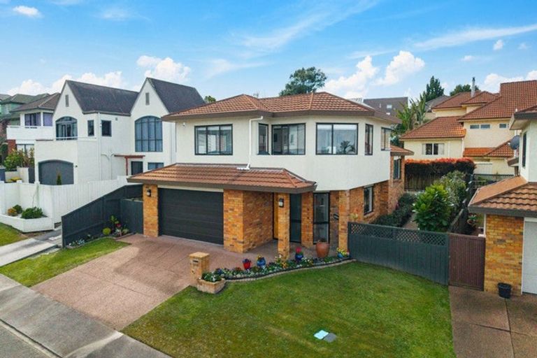 Photo of property in 2/1 Bluefin Way, West Harbour, Auckland, 0618