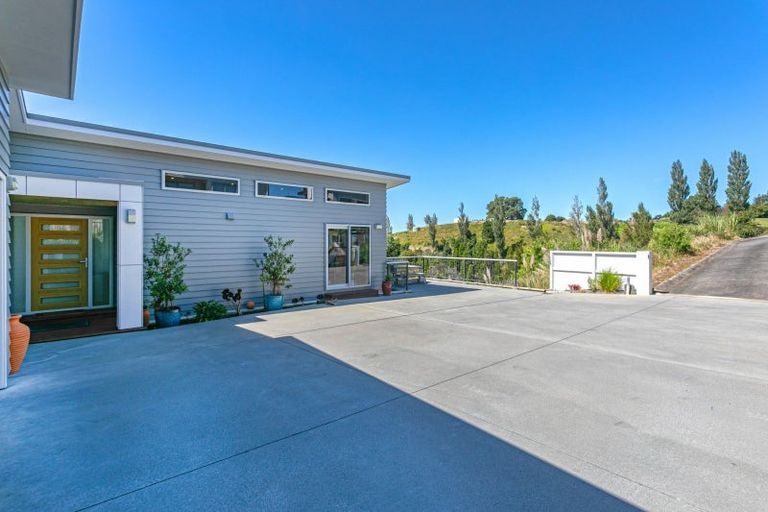 Photo of property in 111 Te Pamahue Drive, Whangamata, 3620