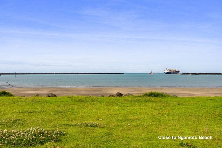 Photo of property in 28a Simons Street, Moturoa, New Plymouth, 4310