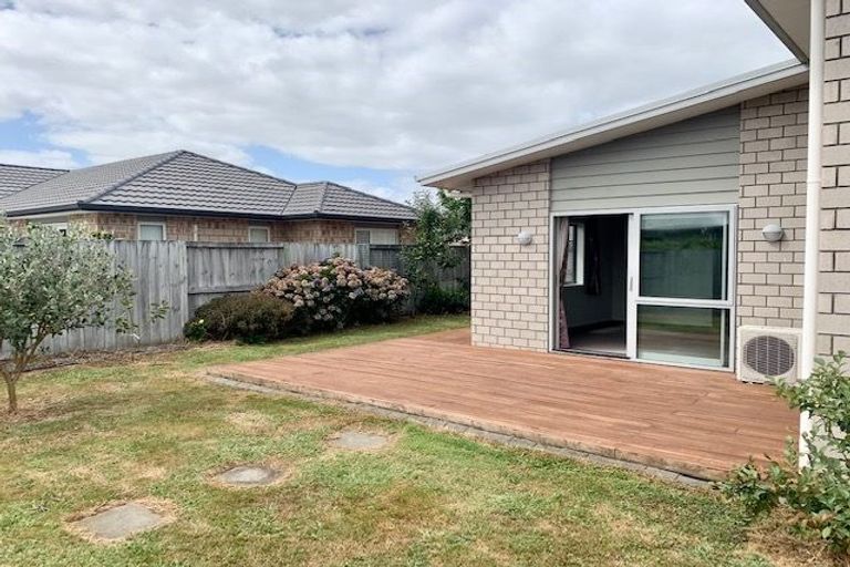 Photo of property in 16 Piwakawaka Court, Rototuna North, Hamilton, 3210
