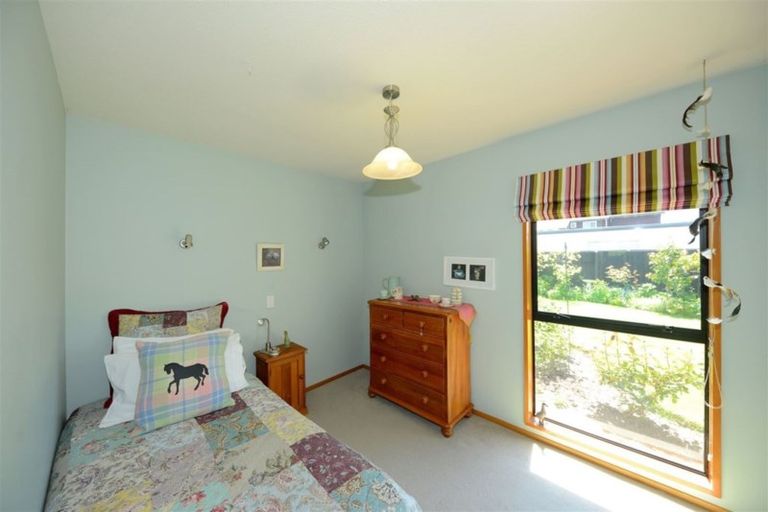 Photo of property in 23 Hatfield Place, Avonhead, Christchurch, 8042