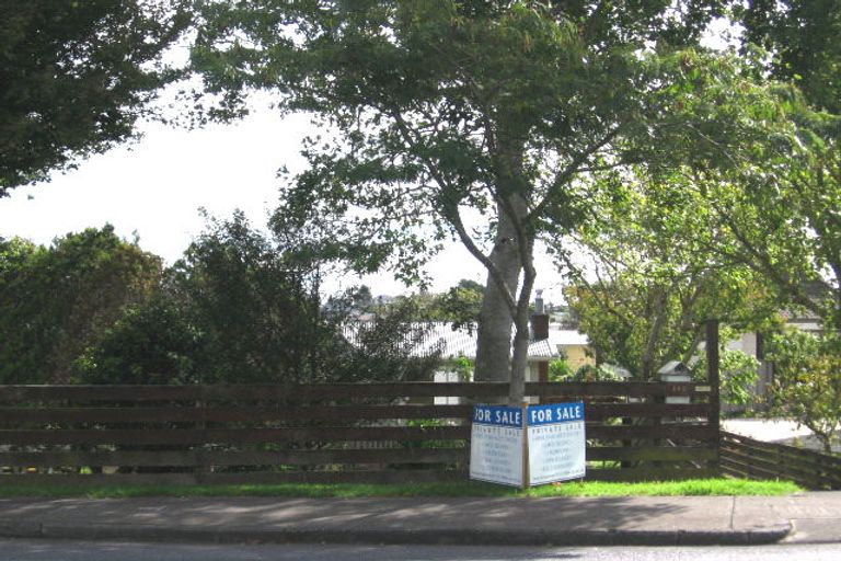 Photo of property in 140 Edmonton Road, Te Atatu South, Auckland, 0610
