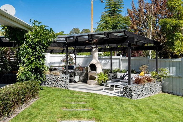 Photo of property in 105 James Cook Street, Havelock North, 4130