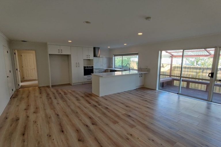 Photo of property in 244 Cascades Road, Botany Downs, Auckland, 2010