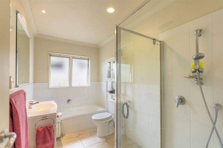 Photo of property in 2 Arthur Close, Clive, 4102