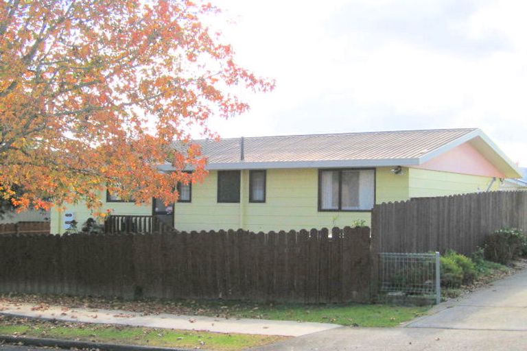 Photo of property in 1/23 Sikkim Crescent, Clover Park, Auckland, 2019