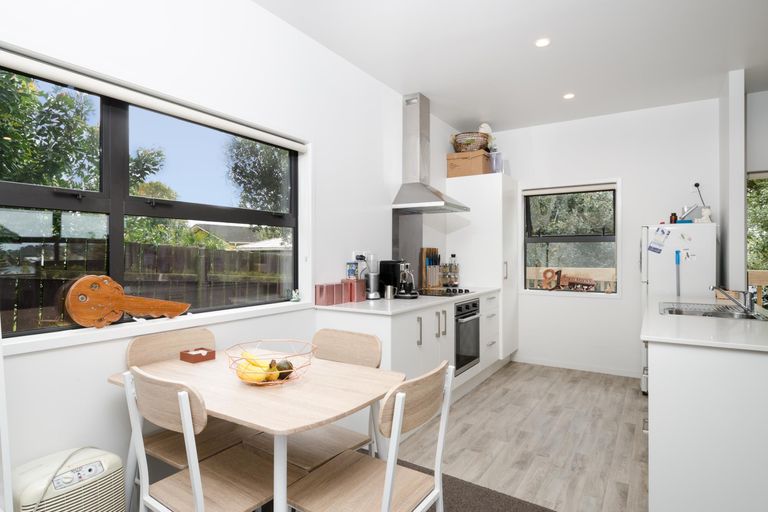 Photo of property in 8 Landow Place, Henderson, Auckland, 0612