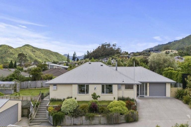 Photo of property in 118 Milton Terrace, Picton, 7220