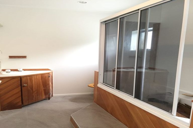 Photo of property in 2/127 Stapleford Crescent, Browns Bay, Auckland, 0630