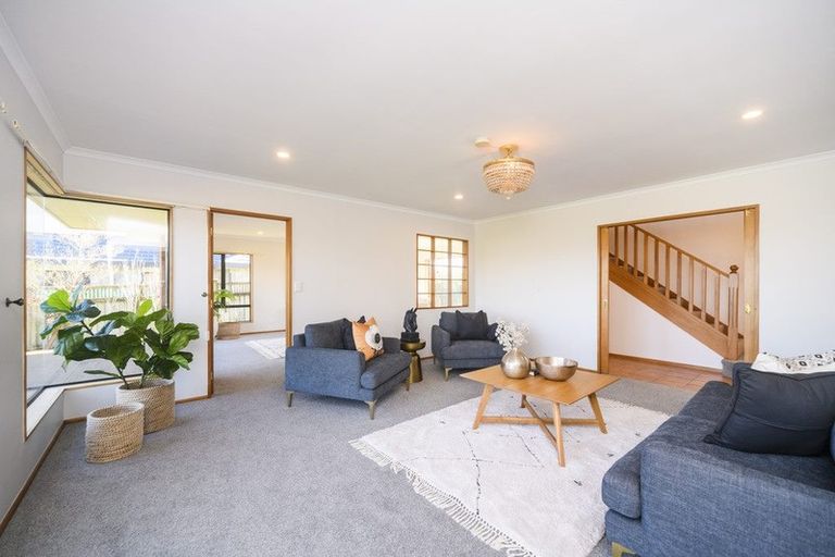 Photo of property in 122 Pacific Drive, Fitzherbert, Palmerston North, 4410