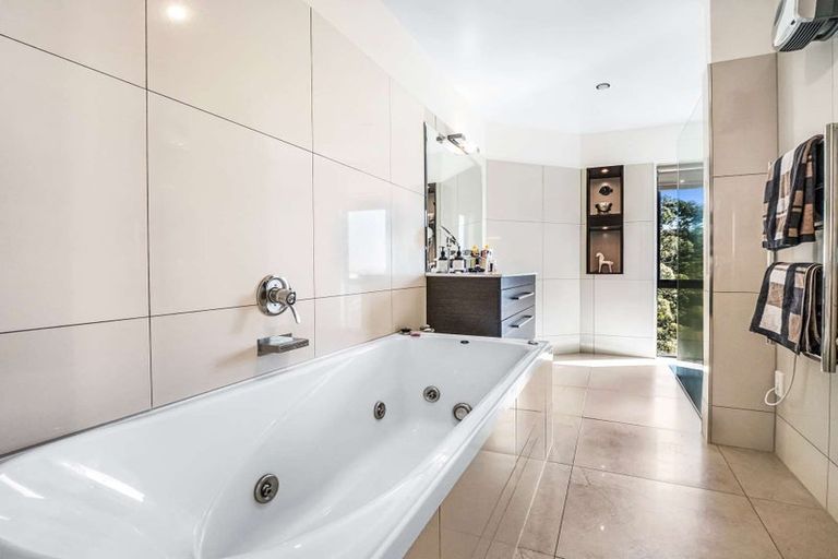 Photo of property in 10 Cadiz Lane, Mount Pleasant, Christchurch, 8081