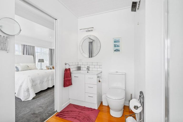 Photo of property in 23 Shortland Street, Regent, Whangarei, 0112