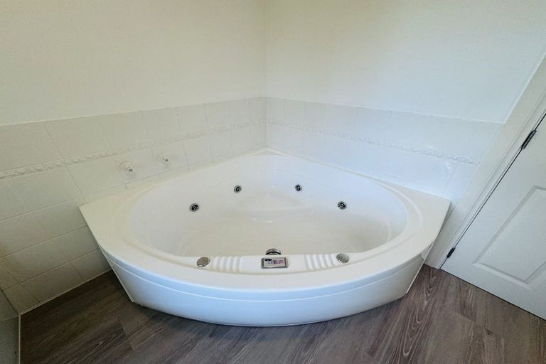 Photo of property in 12 Snowdon Road, Fendalton, Christchurch, 8052