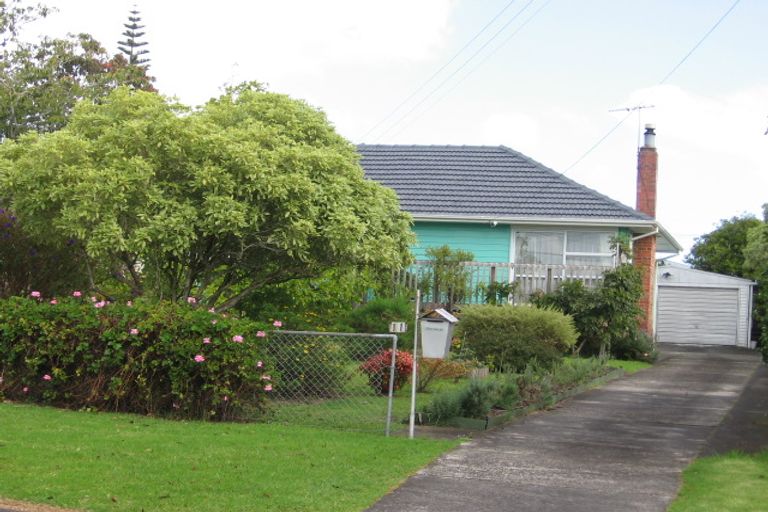 Photo of property in 11 Neil Avenue, Te Atatu Peninsula, Auckland, 0610