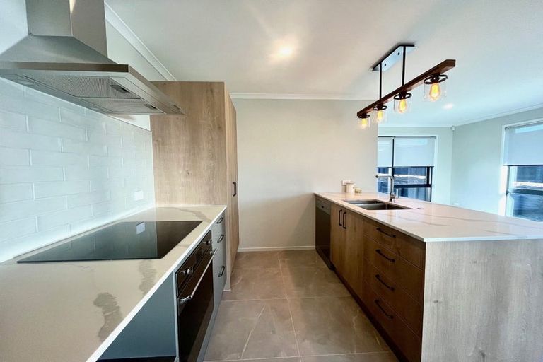 Photo of property in 8 Manaakitia Road, Karaka, 2124