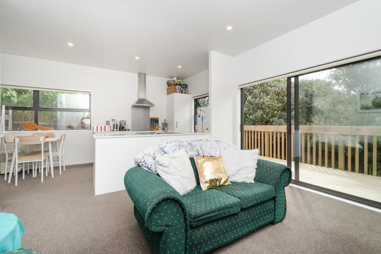 Photo of property in 8 Landow Place, Henderson, Auckland, 0612