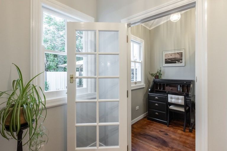 Photo of property in 402 Avenue Road West, Hastings, 4122