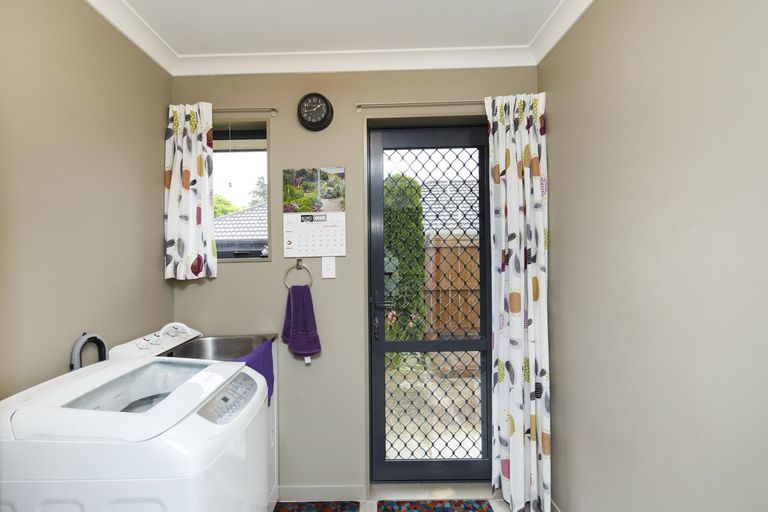 Photo of property in 5 Baton Place, Highbury, Palmerston North, 4412