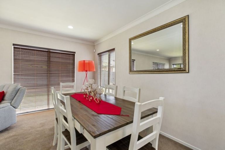 Photo of property in 34 Stranraer Crescent, Wattle Downs, Auckland, 2103