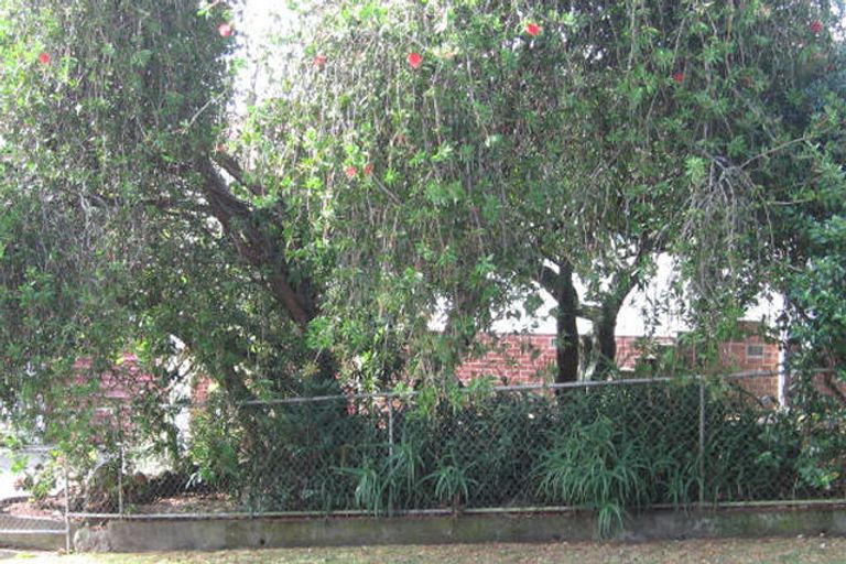 Photo of property in 1 Ashbourne Place, Glendene, Auckland, 0602