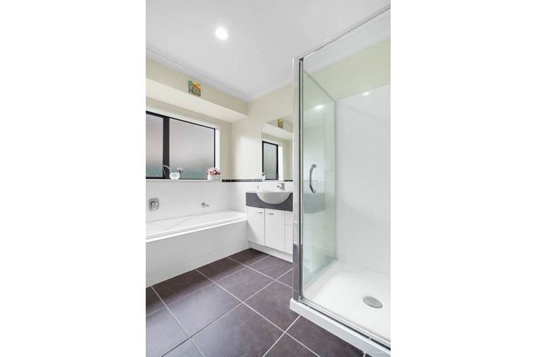 Photo of property in 5 Karson Place, Flat Bush, Auckland, 2016