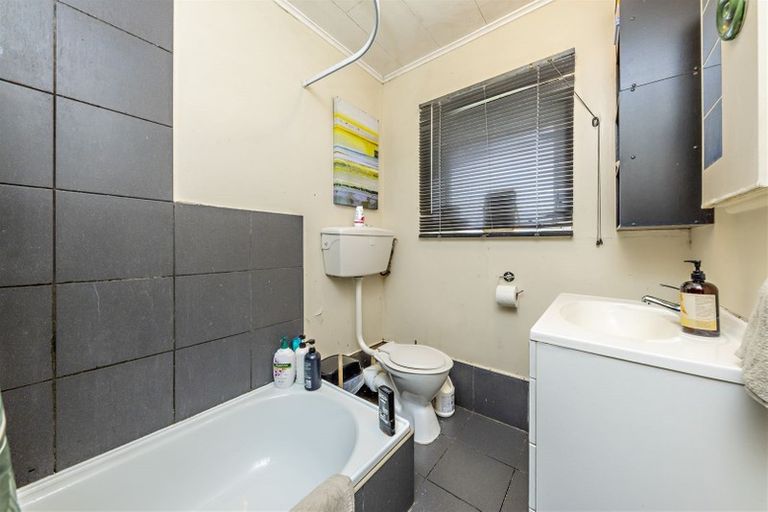 Photo of property in 1/507 Massey Road, Mangere, Auckland, 2022