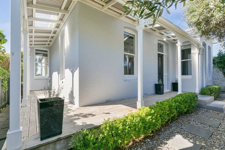 Photo of property in 39 Tanera Crescent, Brooklyn, Wellington, 6021