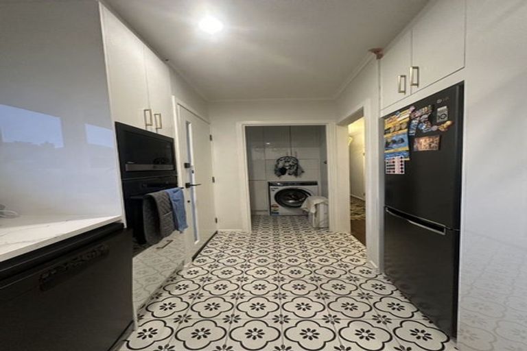 Photo of property in 27 Exminster Street, Blockhouse Bay, Auckland, 0600