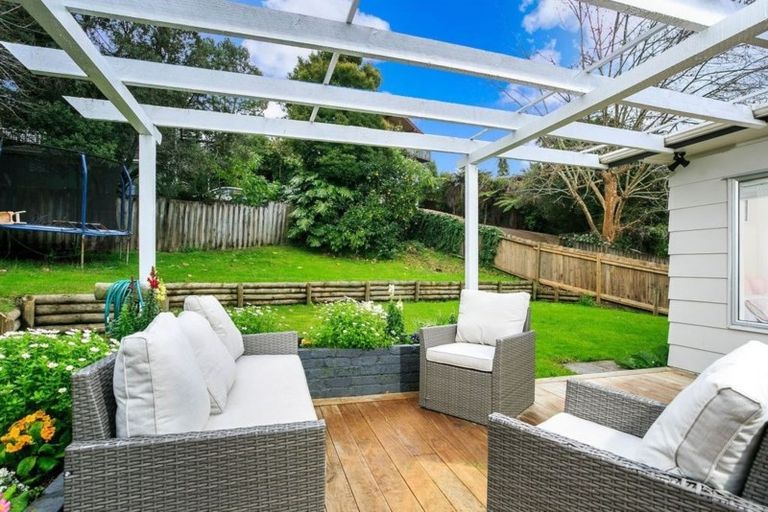 Photo of property in 98 Oaktree Avenue, Browns Bay, Auckland, 0630