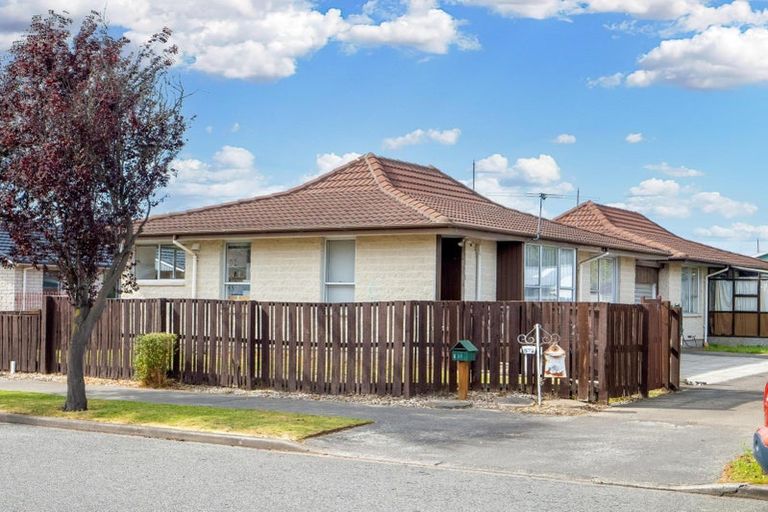 Photo of property in 1/57 Sarabande Avenue, Redwood, Christchurch, 8051