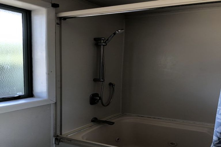 Photo of property in 9 Greers Road, Weymouth, Auckland, 2103