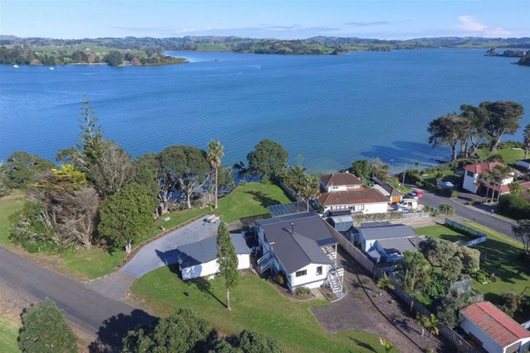 Photo of property in 100 Wharf Road, Clarks Beach, Pukekohe, 2679