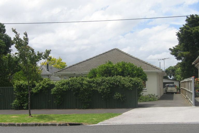 Photo of property in 7 Adam Street, Greenlane, Auckland, 1051