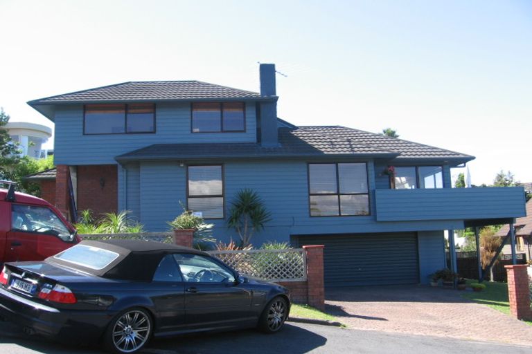 Photo of property in 2/29 Churchill Road, Murrays Bay, Auckland, 0630