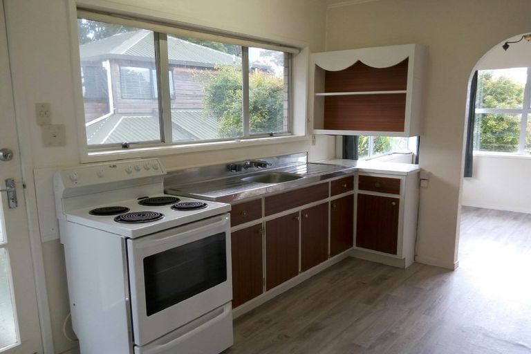 Photo of property in 2/59 Pupuke Road, Birkenhead, Auckland, 0627